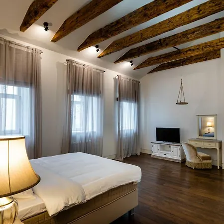 Biplan Apartment 4*